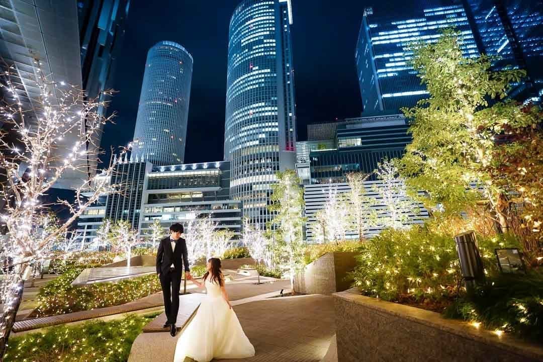 名古屋駅でナイト前撮りする新郎新婦