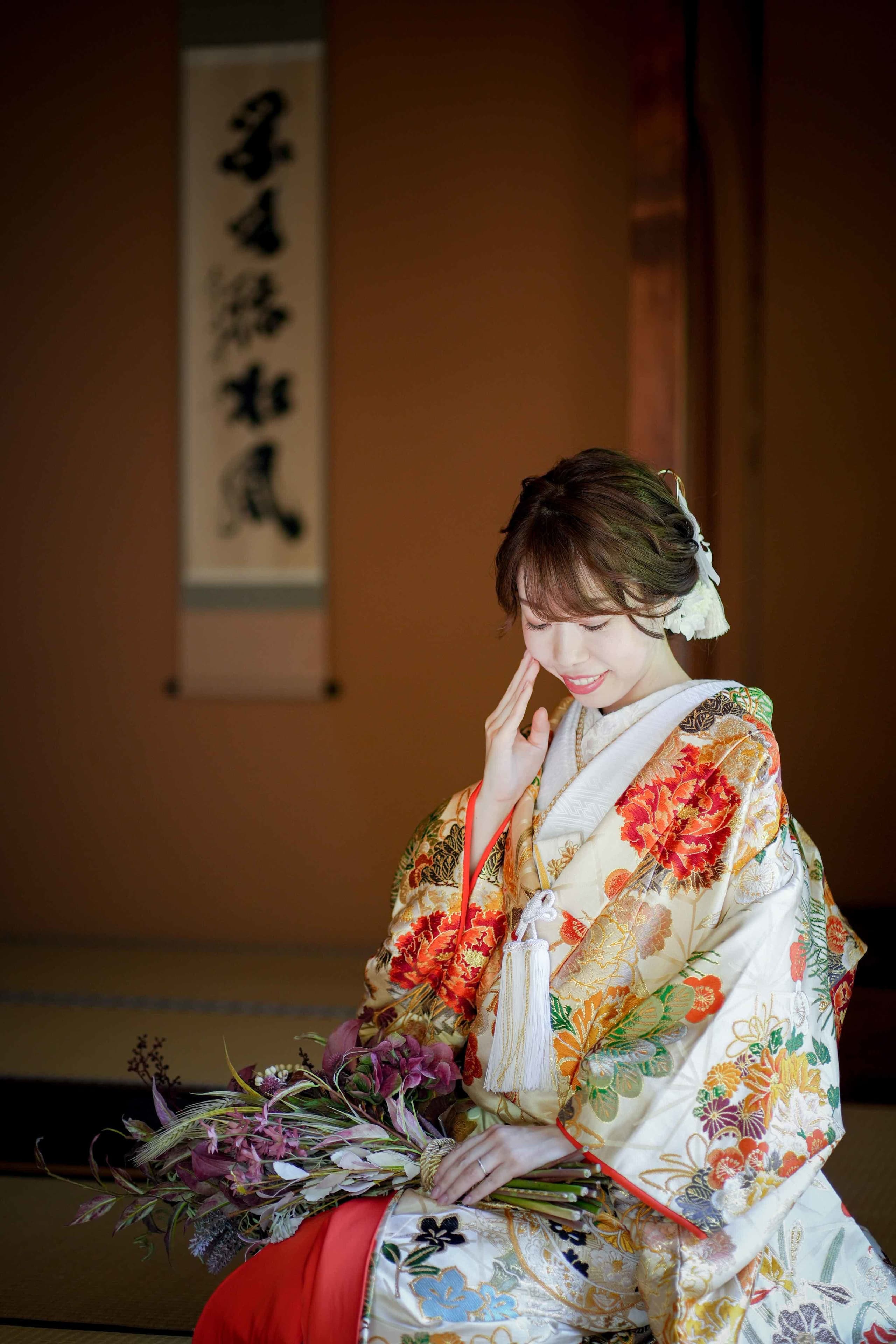 東山荘前撮りで色打掛姿の新婦