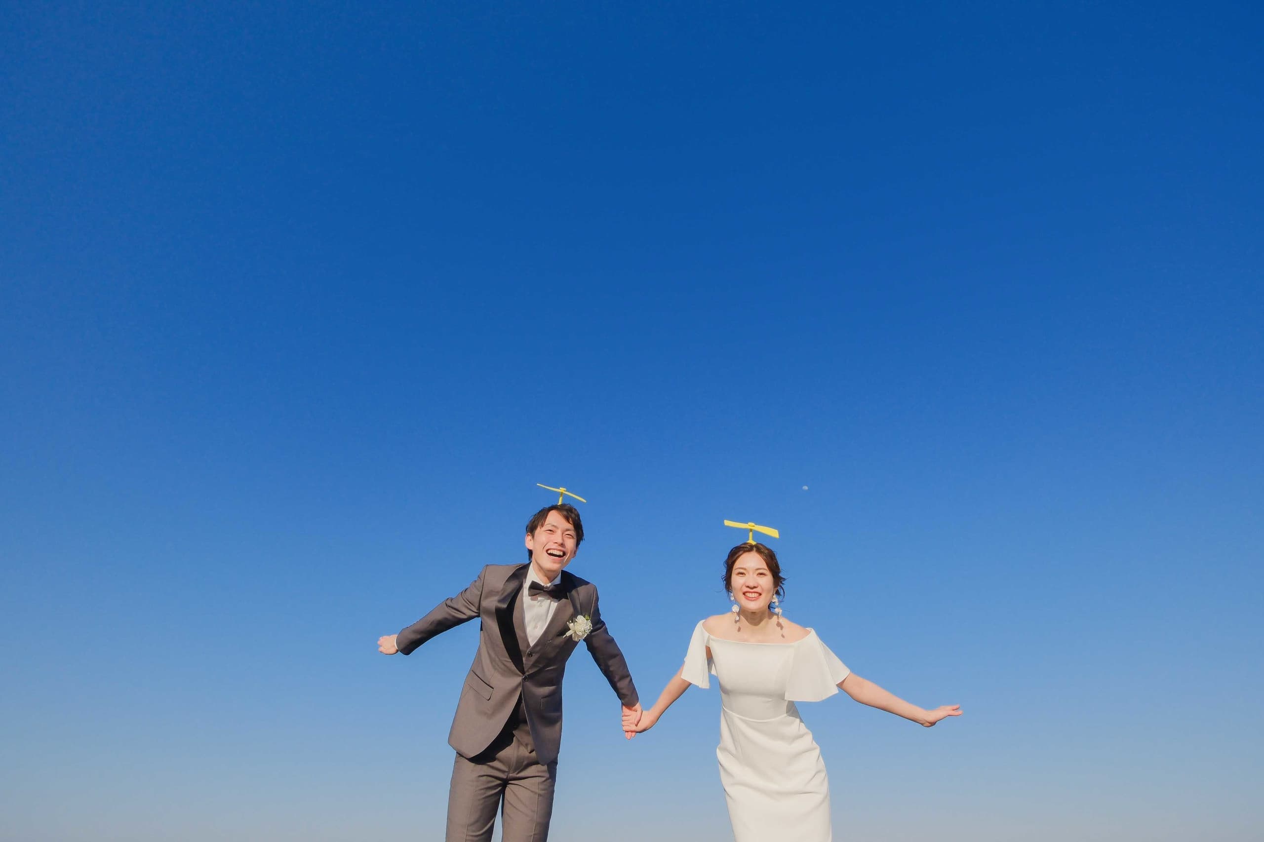 庄内緑地公園前撮り笑顔の新郎新婦