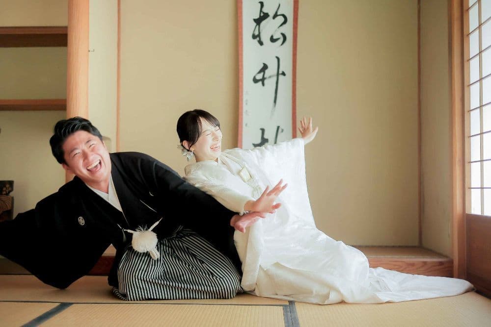 中村公園前撮りで笑顔の新郎新婦