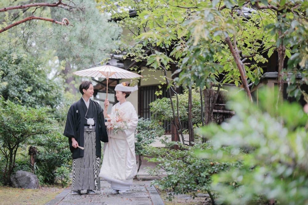 中村公園前撮りで笑顔の新郎新婦