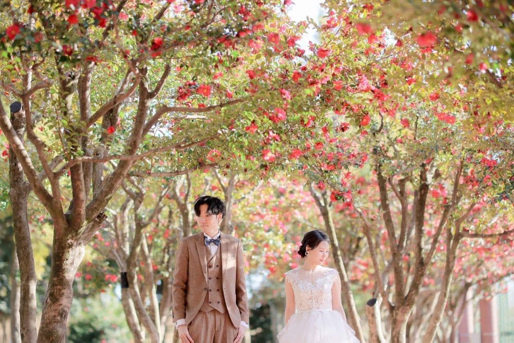 庄内緑地公園前撮りで笑顔の新郎新婦