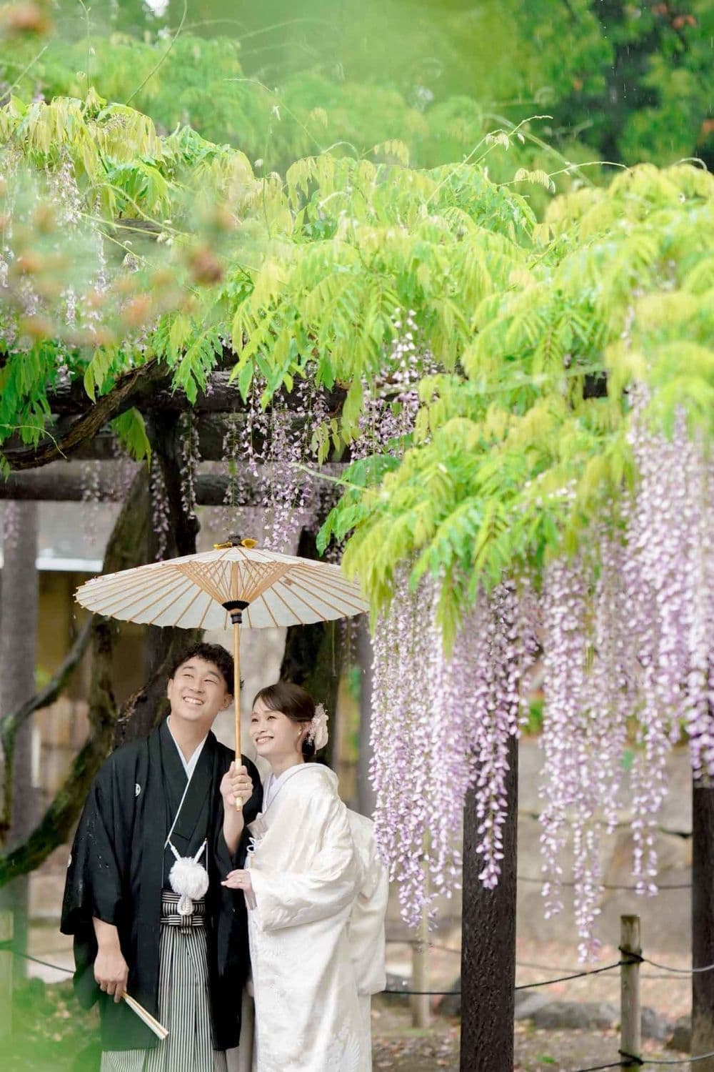 中村公園前撮りで笑顔の新郎新婦